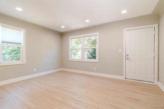 Building Photo - 1517 W Saratoga St