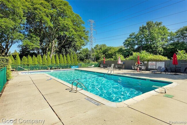 Building Photo - 946 N Adams Rd