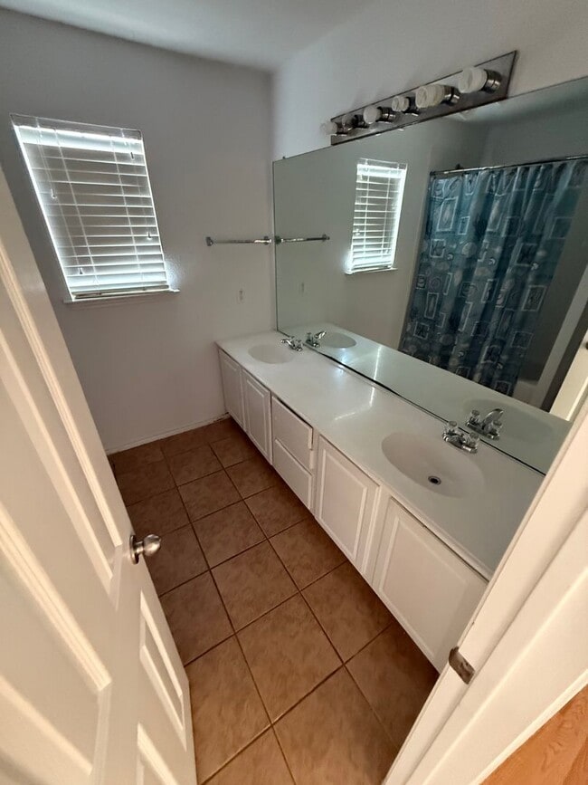 Building Photo - MOVE IN SPECIAL! $500.00 OFF 1ST FULL RENT!!Brick Home 4 bed 3.5 bath 2 car garage