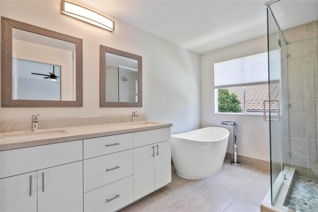 Building Photo - 7701 NW 61st Terrace