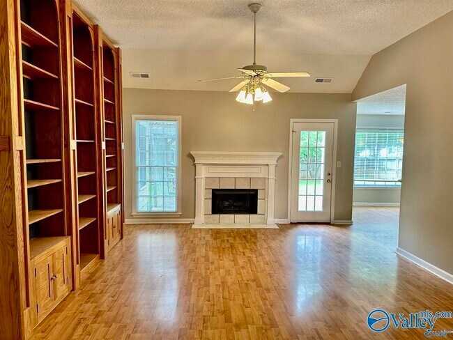 Building Photo - 111 Tumbleweed Dr