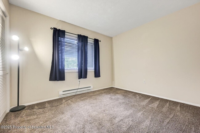 Building Photo - 300 Lake Rd