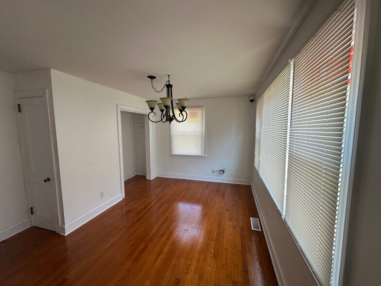 Formal dining room - 2139 Baxter St