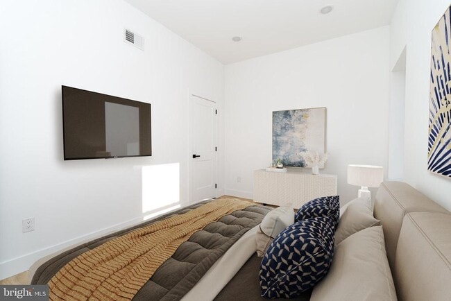 Building Photo - 2700 E Auburn St