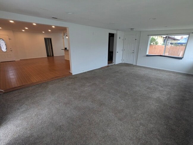 Building Photo - 4 Bed / 3 Bath with bonus room - Single Story Home in El Cajon