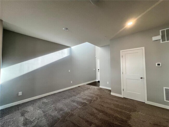 Building Photo - 7262 Alvarado Ln N