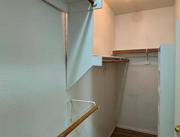 Building Photo - 5013 Goldenrod Dr