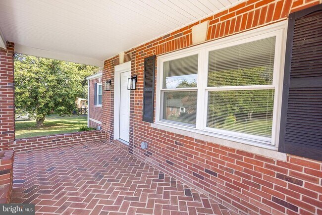 Building Photo - 21411 Montgomery Ave