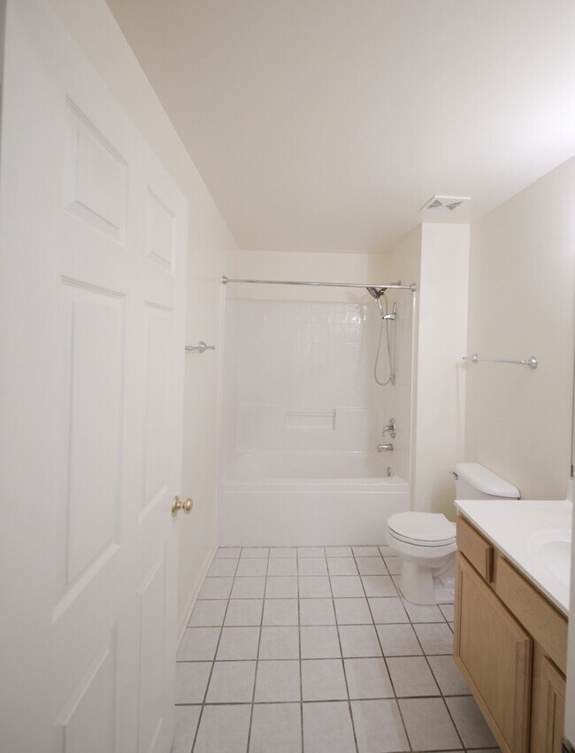 Building Photo - 501 Saddlebrook Ln