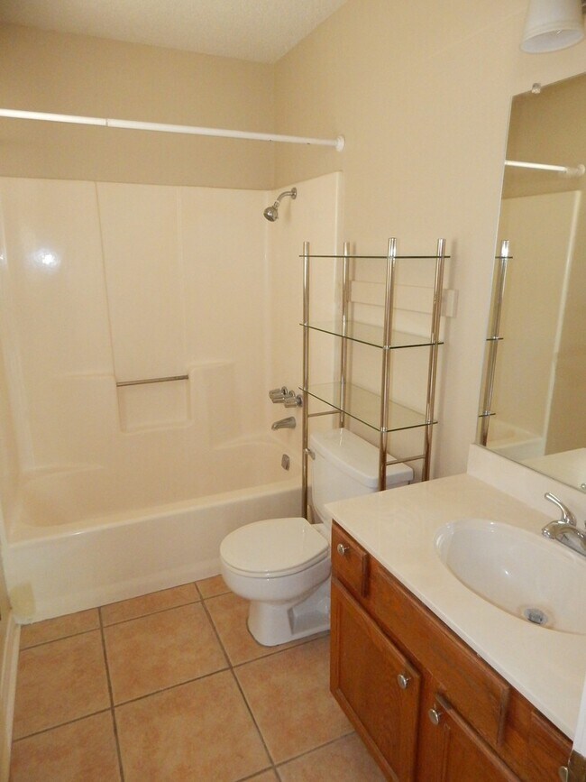 Building Photo - 808 Corey Dr