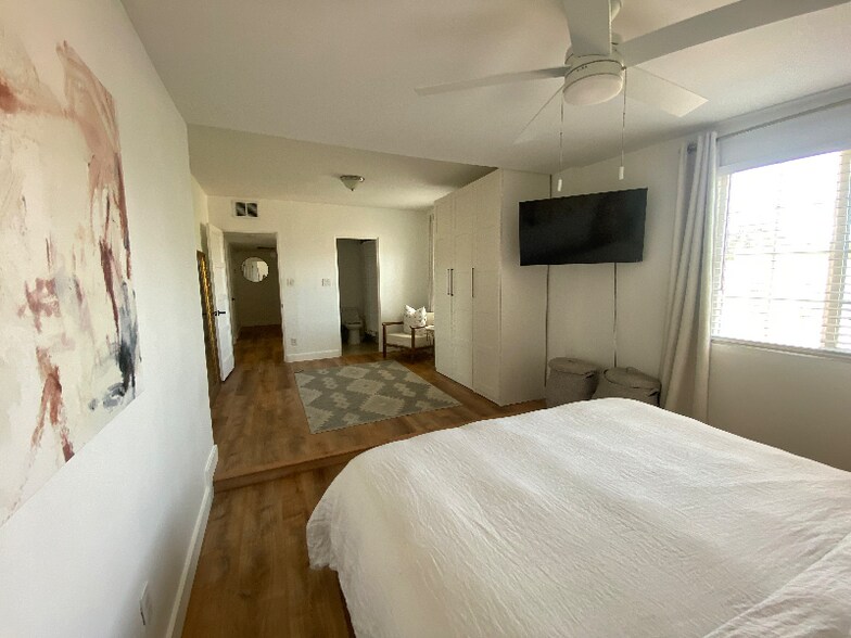 Building Photo - 3536 E Amelia Ave