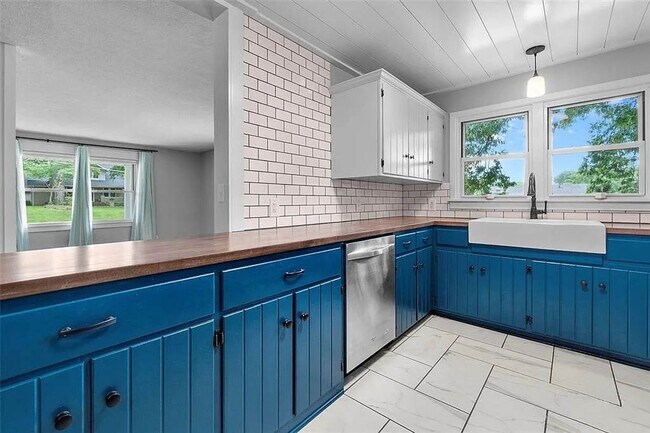 Building Photo - Updated Home In Cape Girardeau
