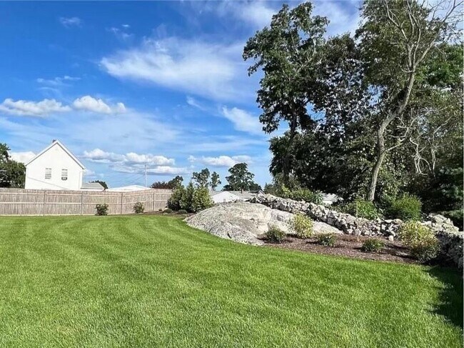 Building Photo - 14 Summer St