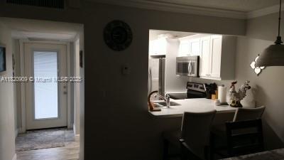 Building Photo - 5181 W Oakland Park Blvd