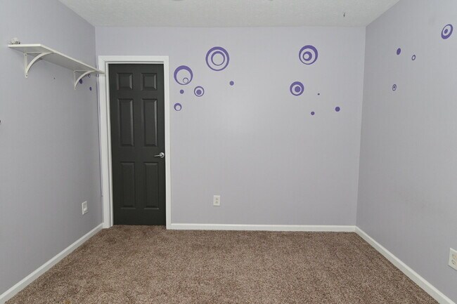 Building Photo - Spacious 4-Bedroom Haven with 2.5 Baths and Nearly 3,000 Sq Ft of Comfort in Indianapolis!