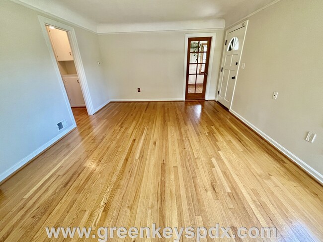 Building Photo - 2-Bedroom House in South Tabor with Fenced...