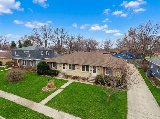 Building Photo - 202 NW Sharmin Dr