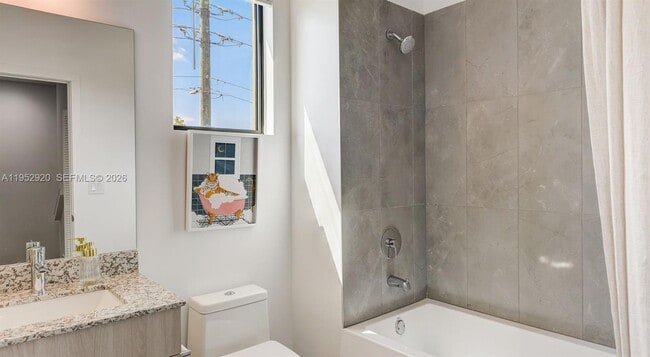 Building Photo - 1001 NE 58th St