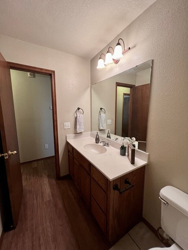 Building Photo - Lovely Rental Home in Heatherwood Neighbor...