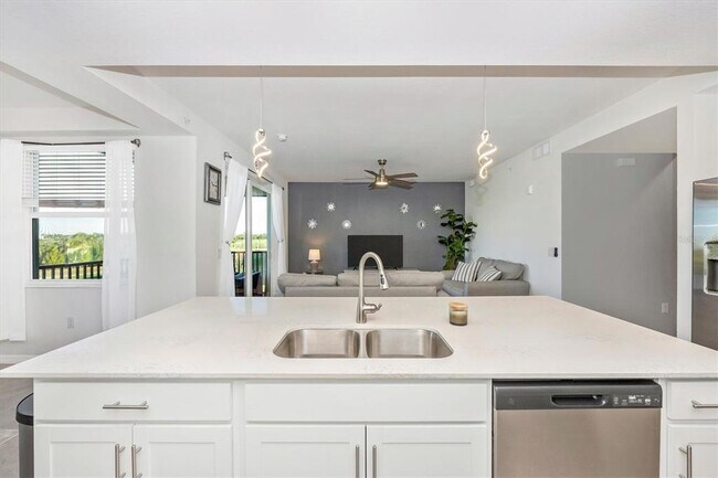 Building Photo - 12240 Wellen Golf St