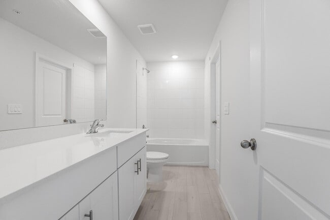 Building Photo - 621 Salisbury Cir