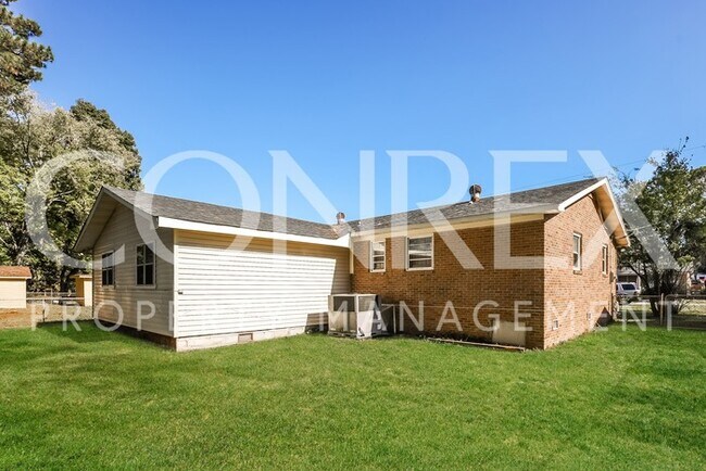 Building Photo - Spacious 5 Bedroom in Charleston!