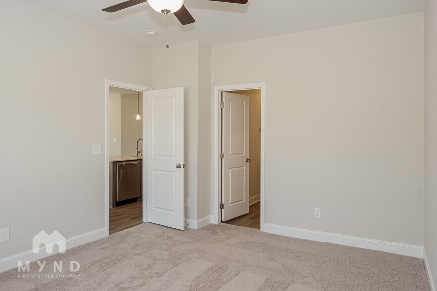 Building Photo - 221 Pine Is Ave