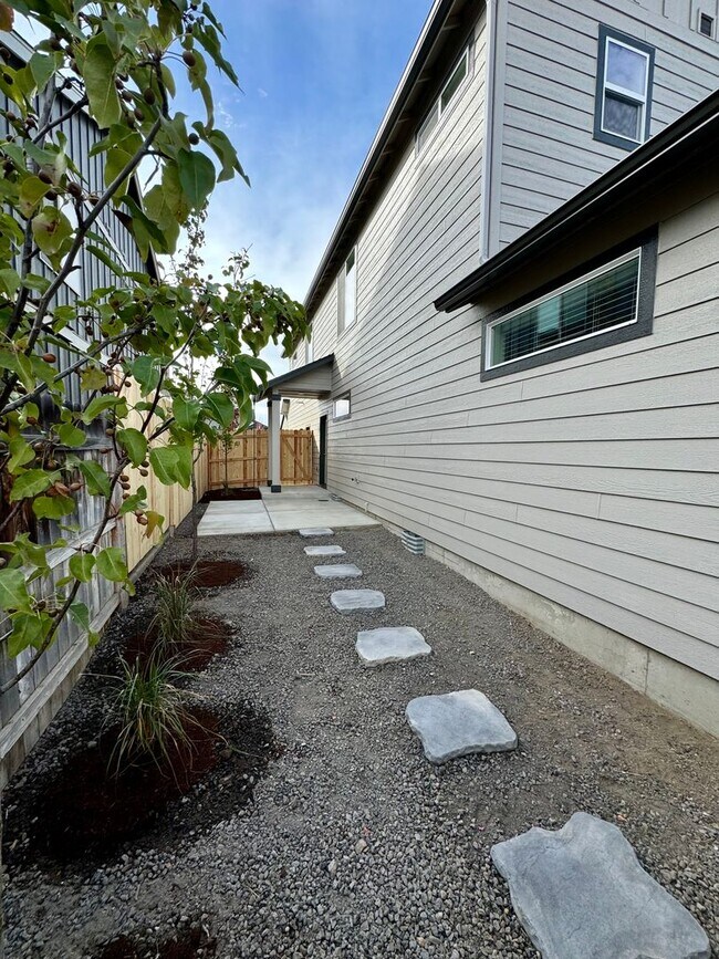 Building Photo - P21164