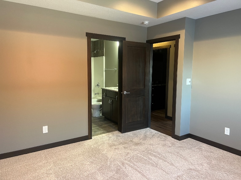 Building Photo - 306 Luella Pl NE