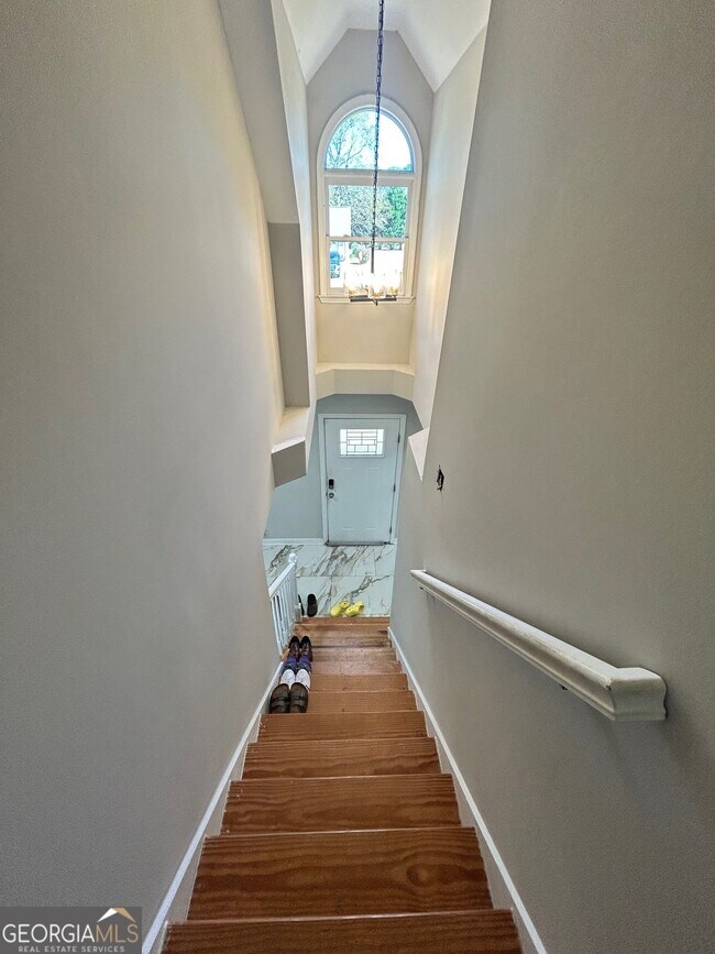 Building Photo - 15 Oak Hill Ct