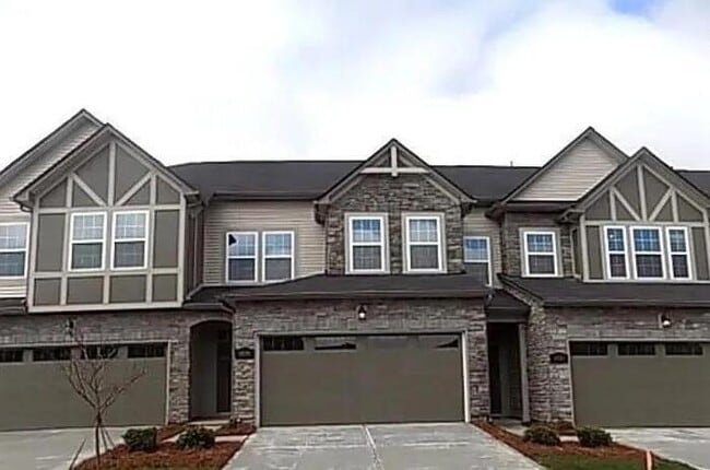 Building Photo - 5633 Garrow Glen Rd