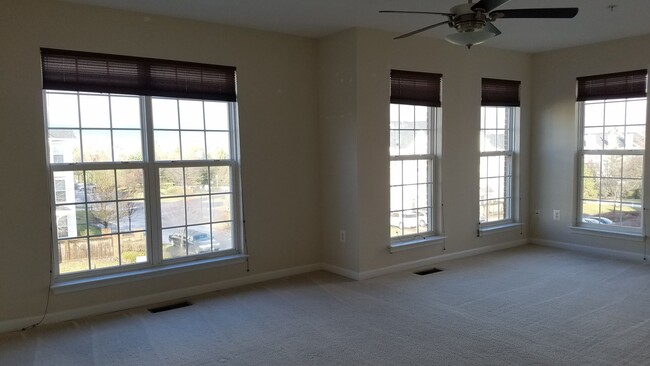 Building Photo - 3 Level *END UNIT* townhouse in Frederick ...