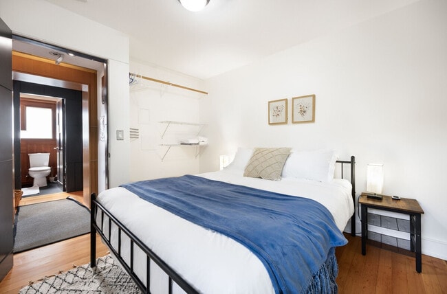 Building Photo - 11520 Roosevelt Way NE