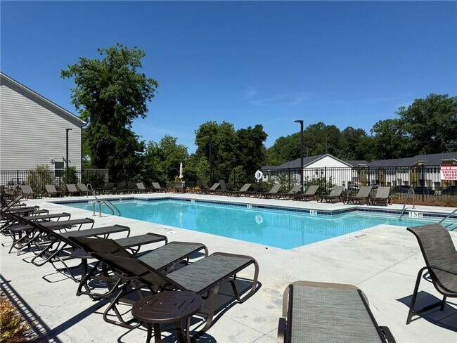 Building Photo - 1605 Aeslin Dr NW