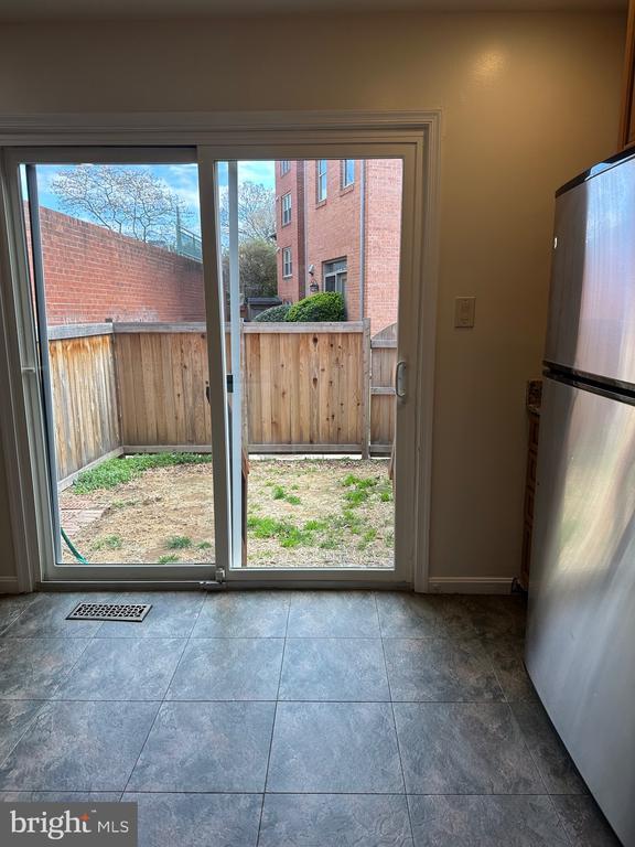 Building Photo - 529 Colecroft Ct