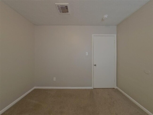 Building Photo - 5511 Fairview Forest Dr