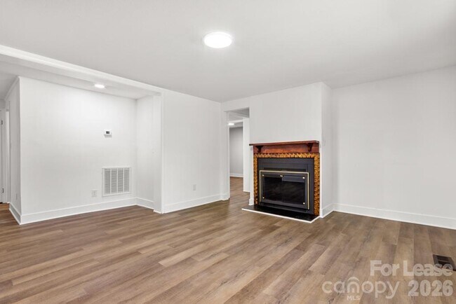 Building Photo - 761 Randa Dr