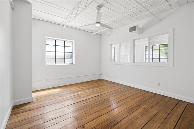 Building Photo - 820 DeKalb Ave NE