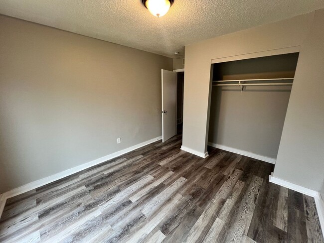 Building Photo - Grandview 2-Bed/1-Bath Duplex