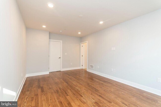 Building Photo - 812 N Uber St