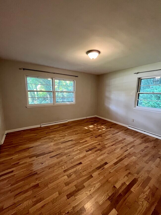 Building Photo - 2003 Lakeshore Dr