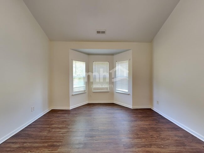 Building Photo - 925 Southridge Dr