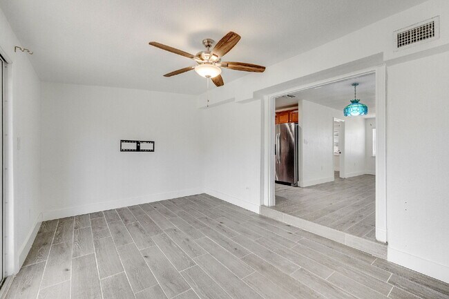 Building Photo - Remodeled 3/2 in Central Merritt Island!