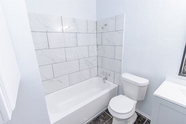 Building Photo - 918 Littleport Ln