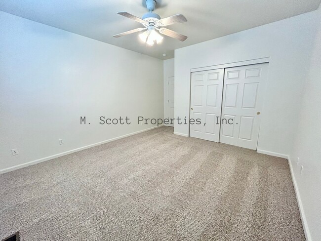 Building Photo - 1040 Aspen Grove Cir