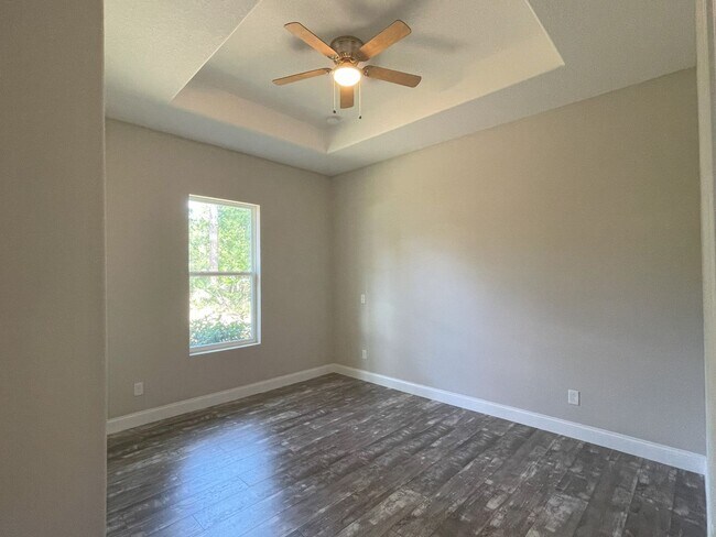 Building Photo - Lovely and Unique Custom-built Duplex Avai...