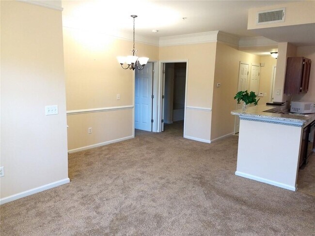 Building Photo - 2700 Pine Tree Rd NE