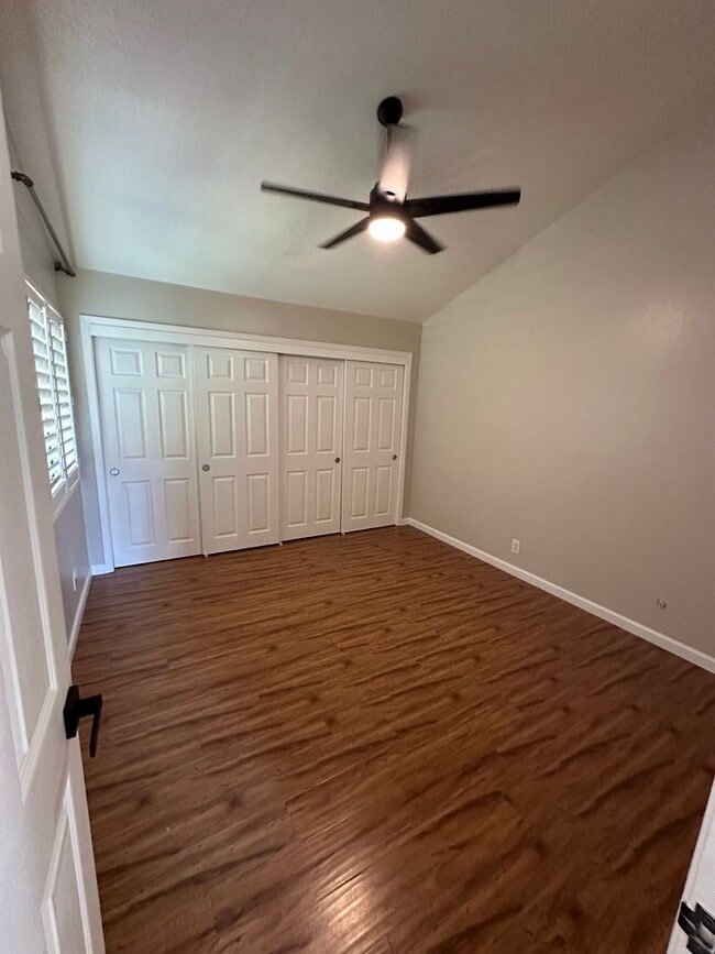 Building Photo - Upscale Condo in Falconcrest