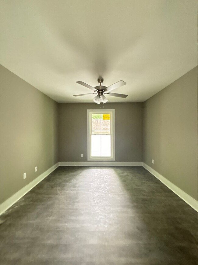 Building Photo - 1344 Park St