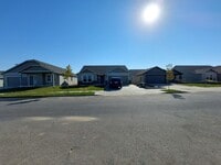 Building Photo - 3 bed 2 bath house